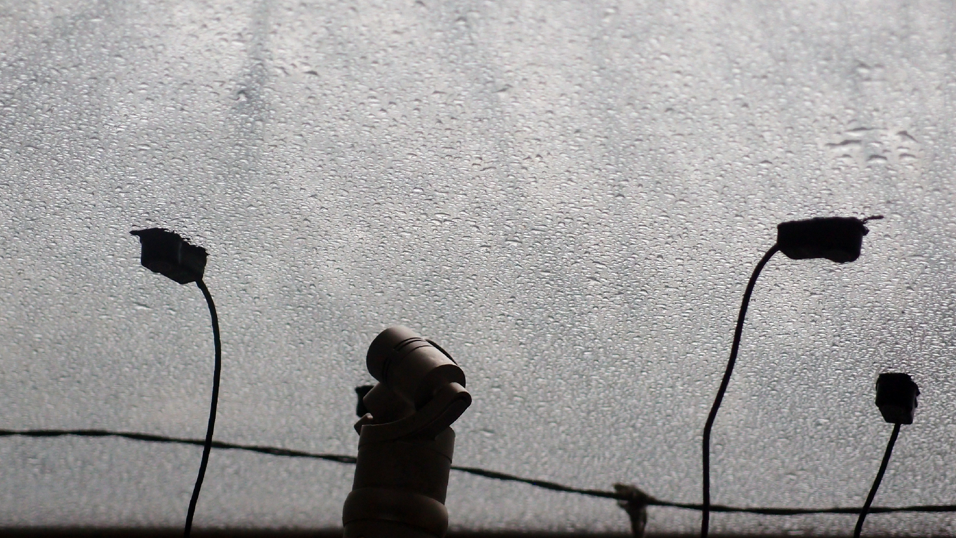 2022-02-08 Das Kleine Regen Rhythmus Orchester (Fensterglas einfach, im Bilderrahmen, II) (Audio, Video)