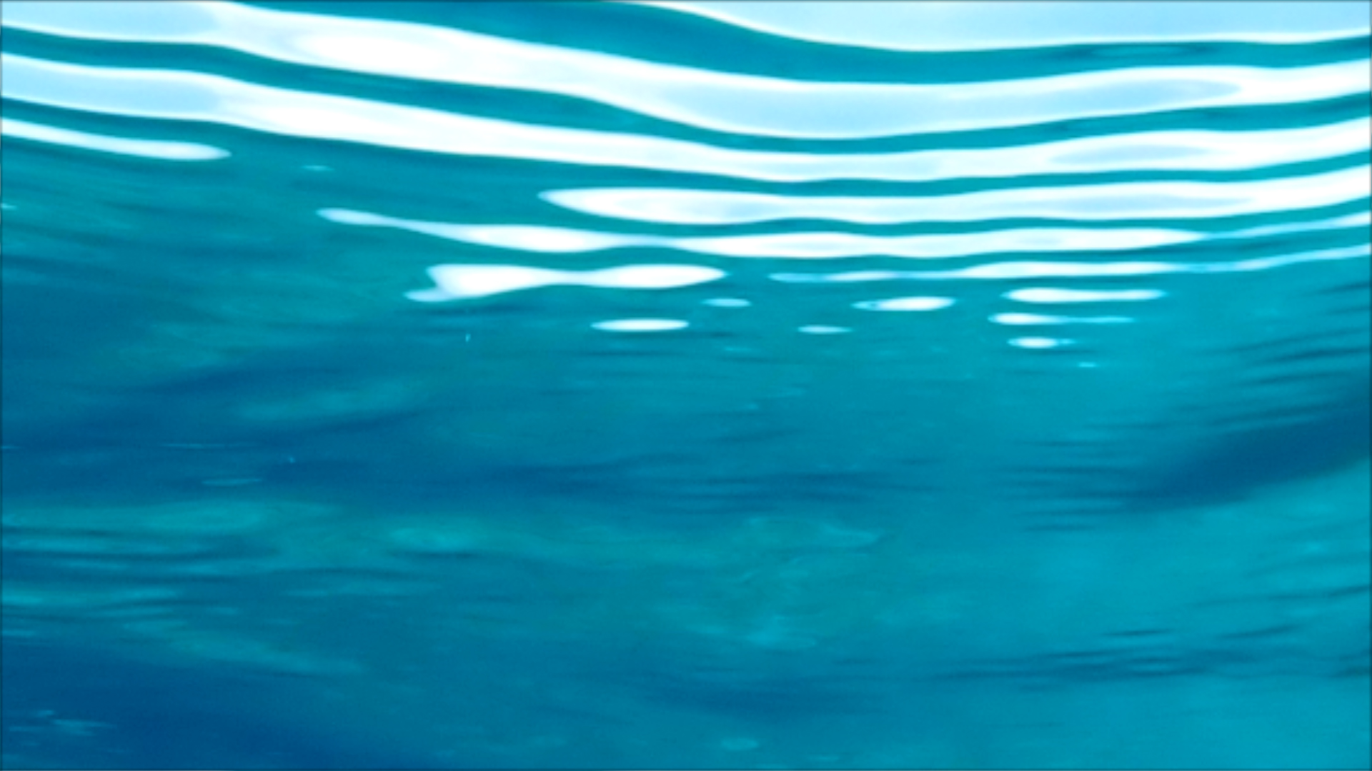 2022-04-14 Am Strand und im Wasser (Quallenvideo, Stills & Numbers) (Typo Grafik, Video)